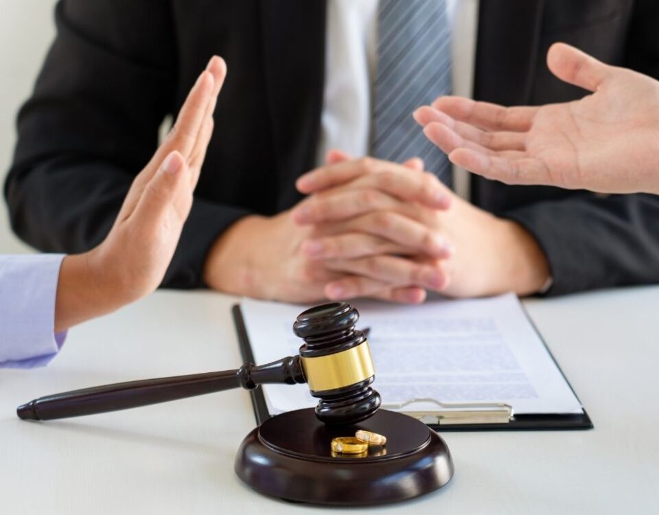 clients in a preliminary hearing for divorce